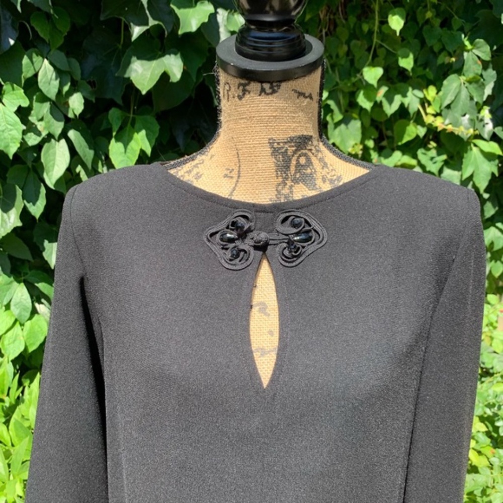TOM AND LINDA PLATT STUDIO Quiet Luxury Minimalist Elegant Black Dress, 8 - Picture 8 of 11